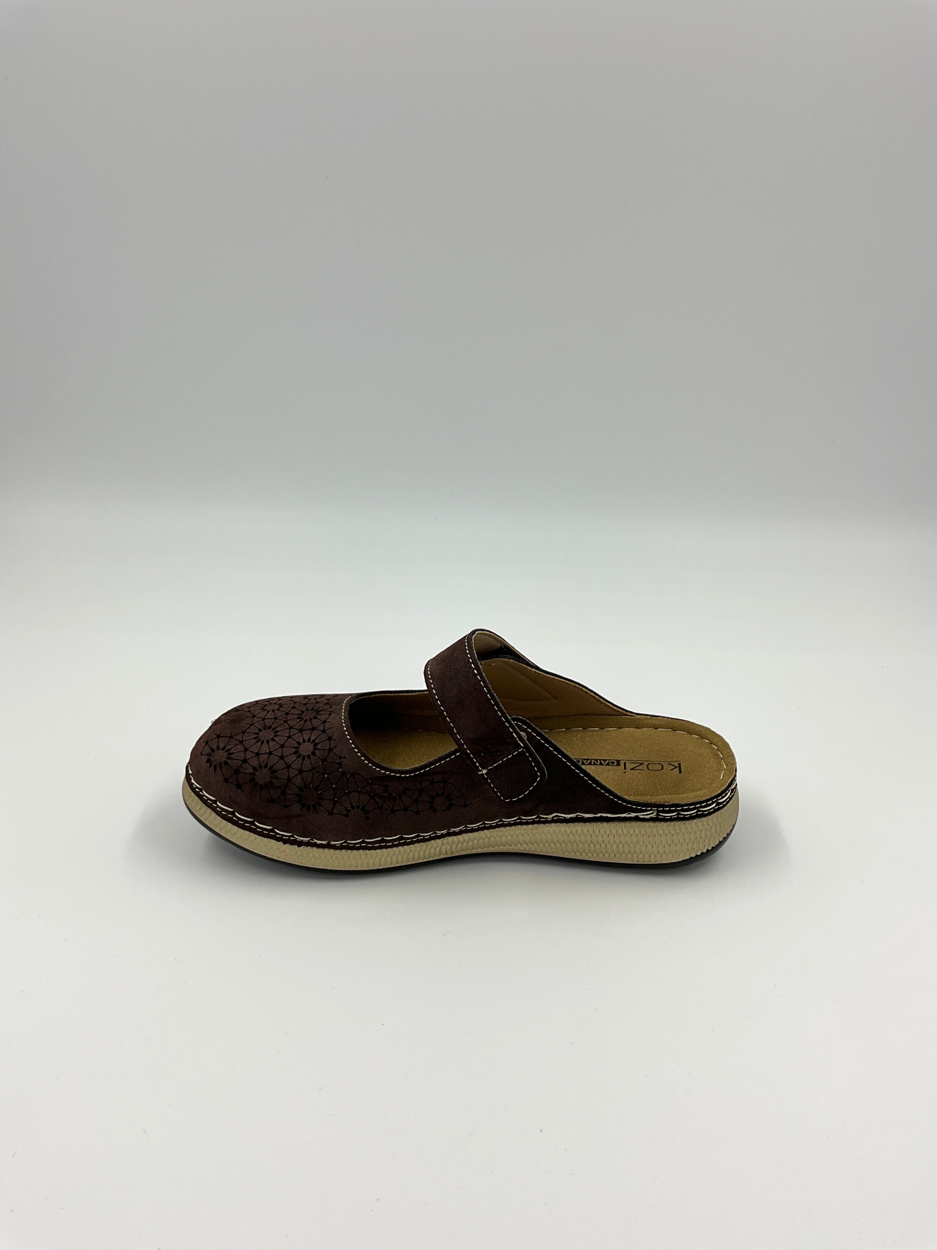 Kozi Canada YQ6004 Coffee/Black Sandals