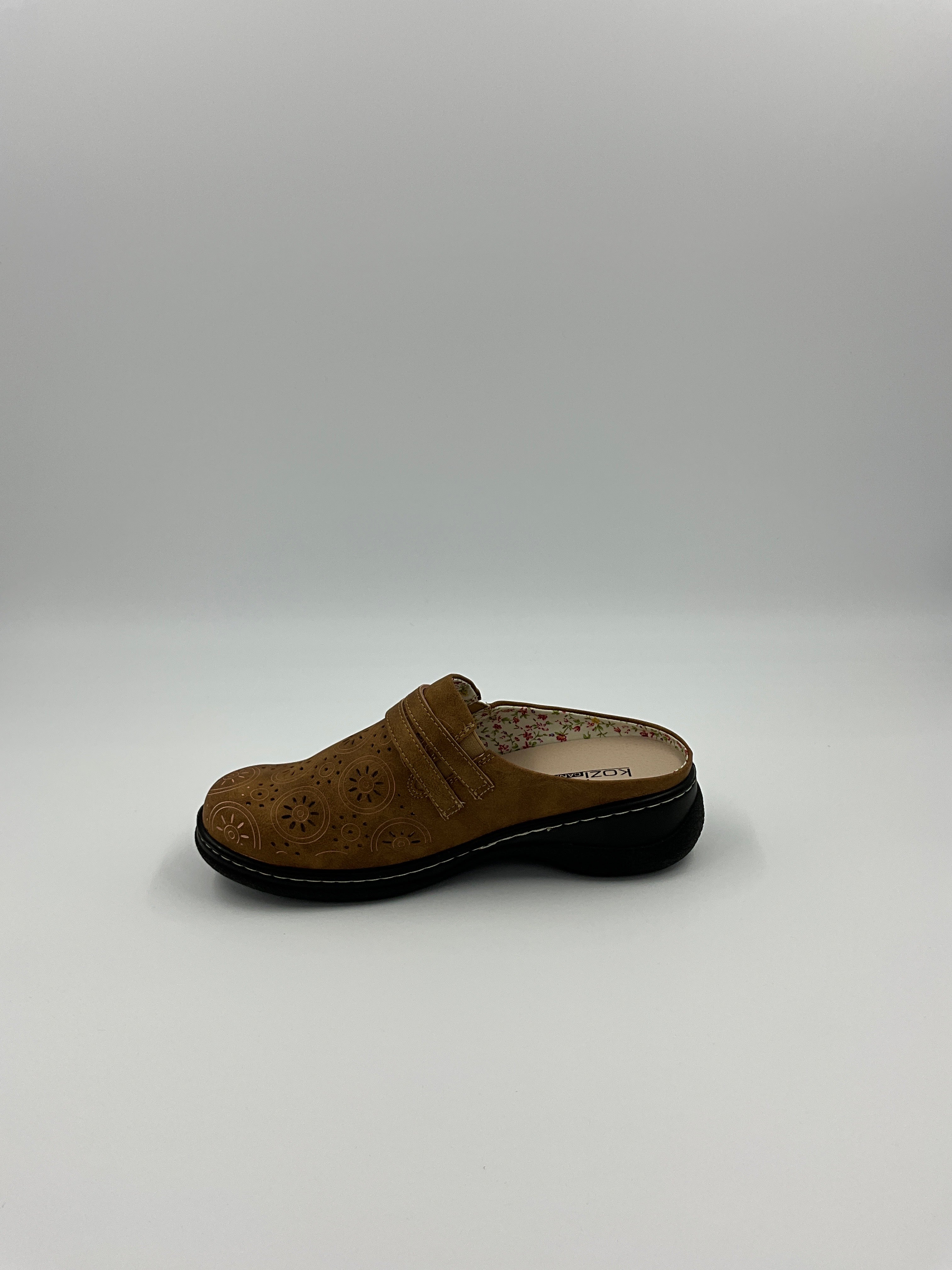 Kozi Canada OY3100 Camel/Black Sandals