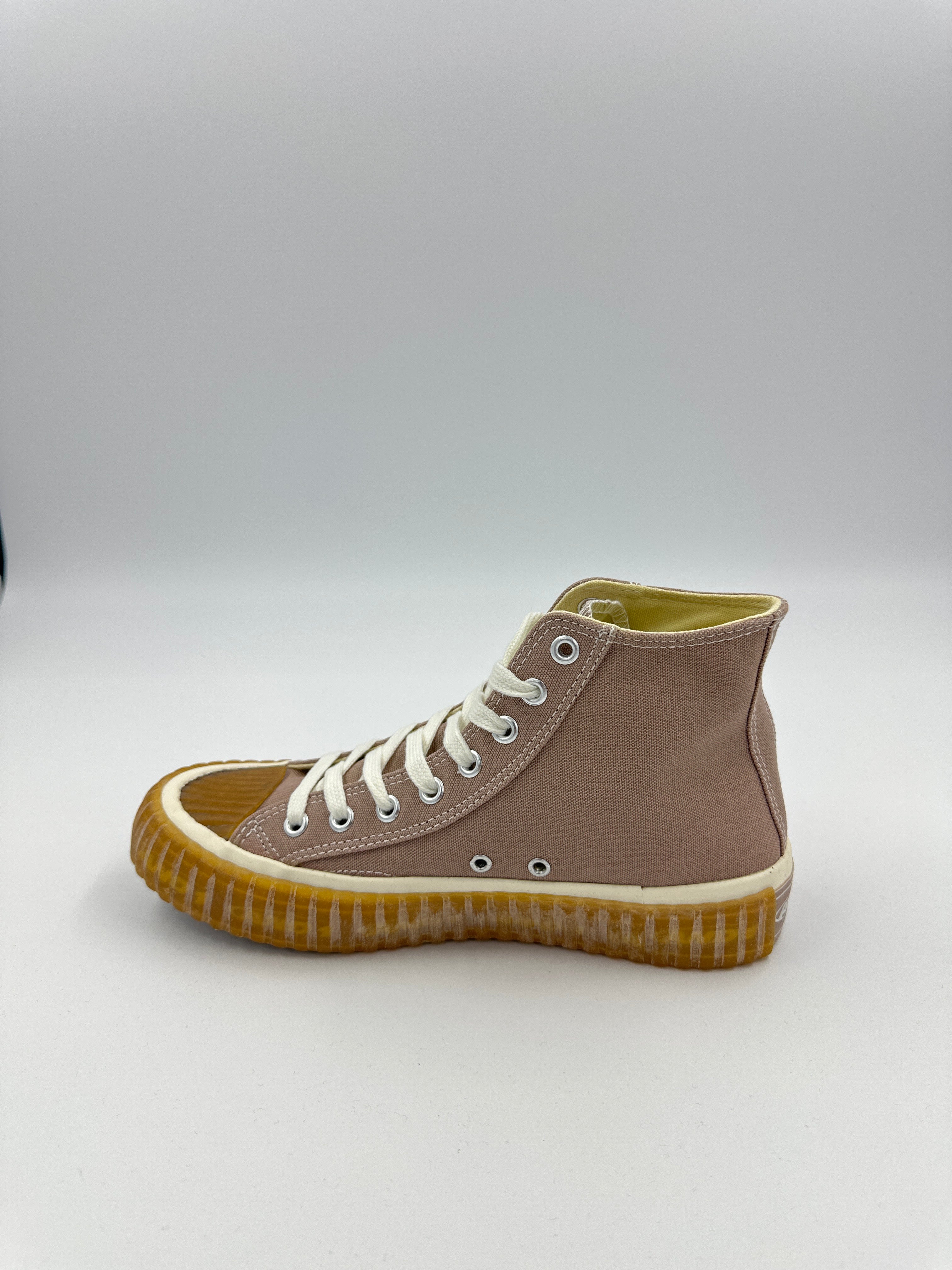 And1 Convers
