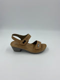 Vangelo YQ3150 Beige/Black Sandals