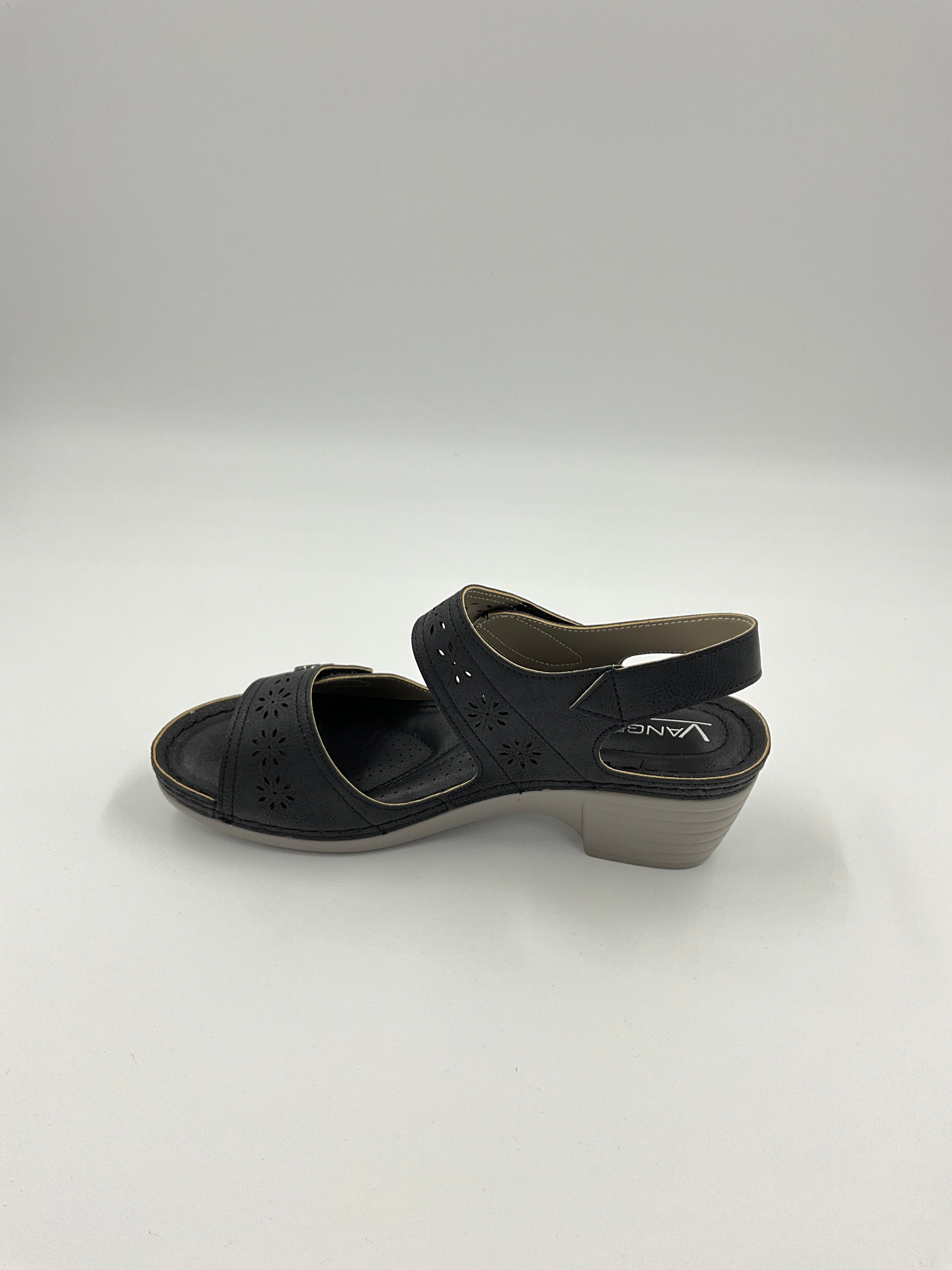 Vangelo YQ3150 Beige/Black Sandals