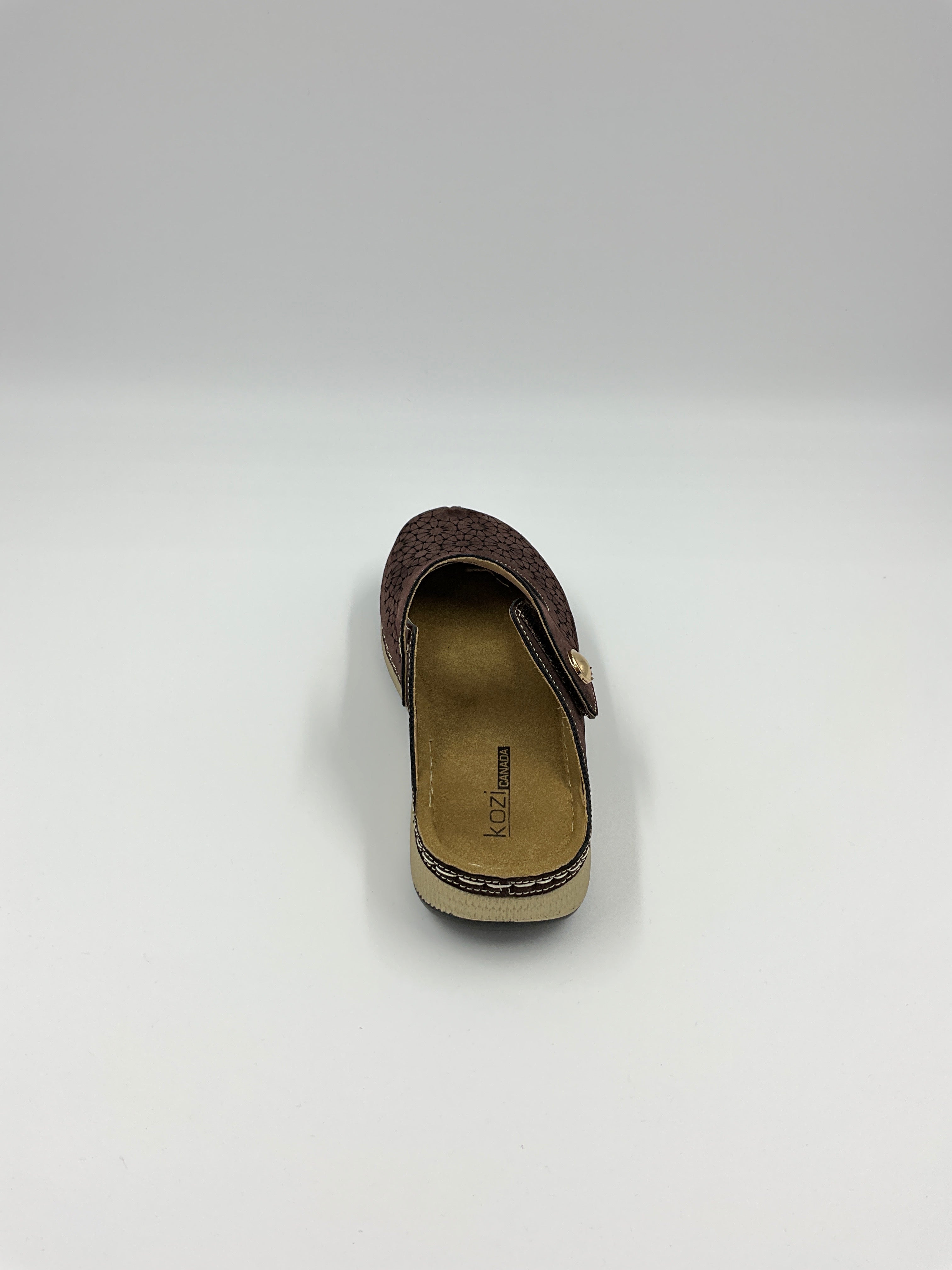 Kozi Canada YQ6004 Coffee/Black Sandals