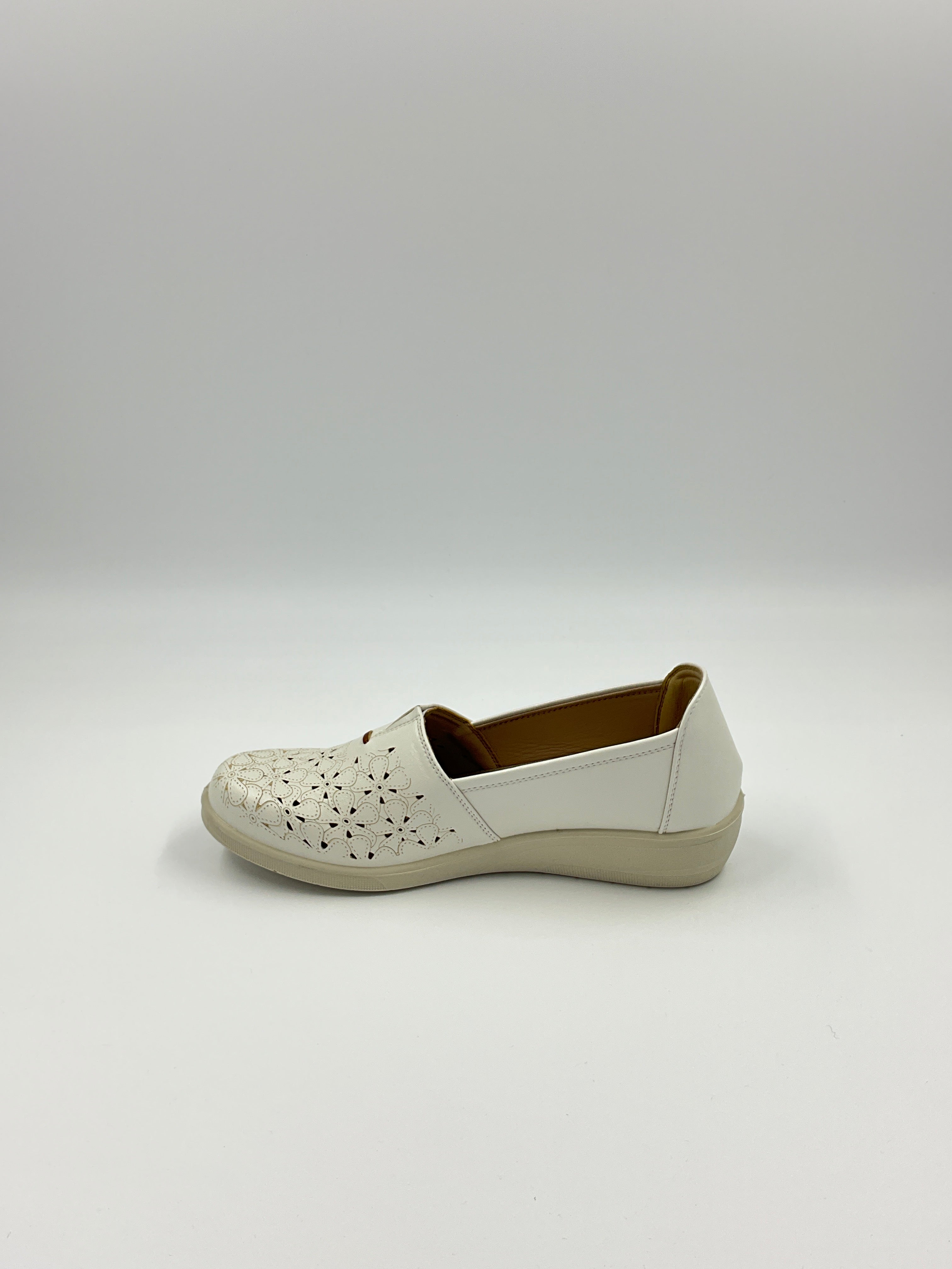 Kozi Canada OY3243 White/Black/Red Shoes